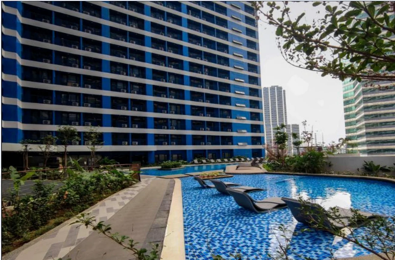 Air Residences adult pool